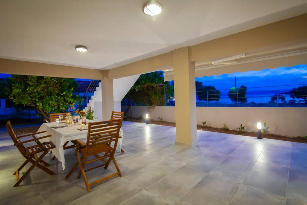 House On The Beach Salamís Exterior foto